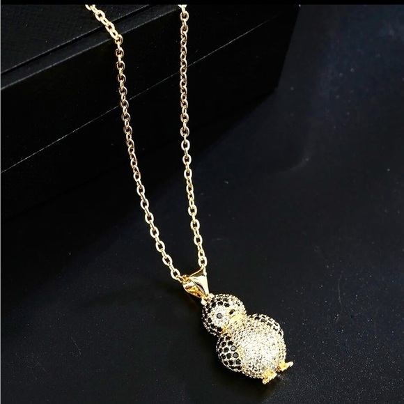 🆕🐧Yellow Gold Plated Penguin Pendant, AAA Pavé  CZ stones Necklace ✨🖤✨ - Picture 3 of 4